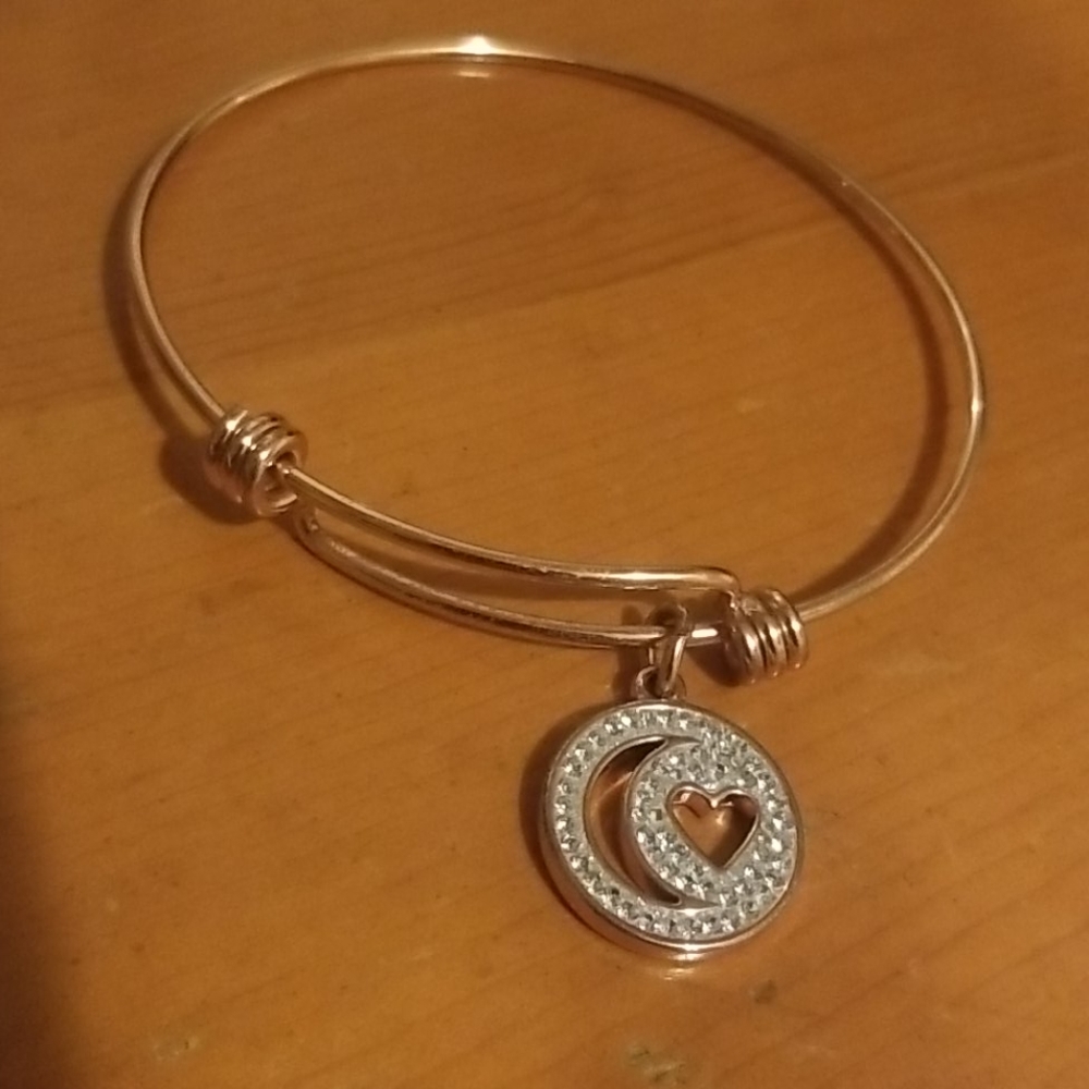 Moon & heart charm bracelet - Picture 2 of 5